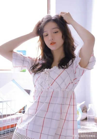 大闹火车站的女星曾被评为校花，是林妙可唯一的大学室友，她为什么不珍惜？