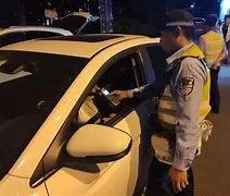 贵阳一越野车高速冲向公交站台撞死等车女子，警方对此有何表示？