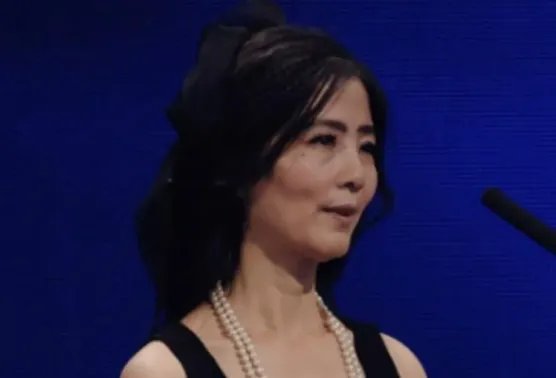 《非诚勿扰》51岁阿姨牵手小17岁男子，8年后怎样了？