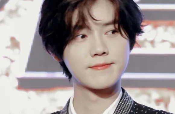 鹿晗称“化妆不分性别”,男人化妆是美丽的错误吗?