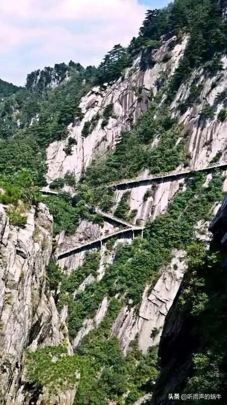 夏季出游避暑，有的喜欢在国内，有的喜欢出国。你感觉去哪里好？