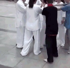 “武僧”一龙能打得过“太极宗师‘闫芳吗？