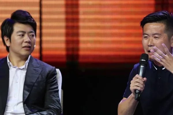 郎朗接受采访称不敢让老婆再拿行李,舆论会毁了一个人吗?