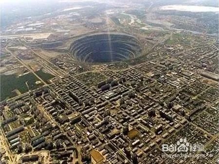 全球十大壮观坑洞：地狱之门排名第一