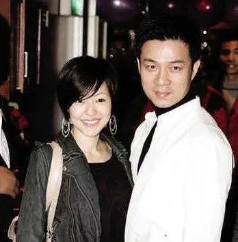 小s老公照片谁有？