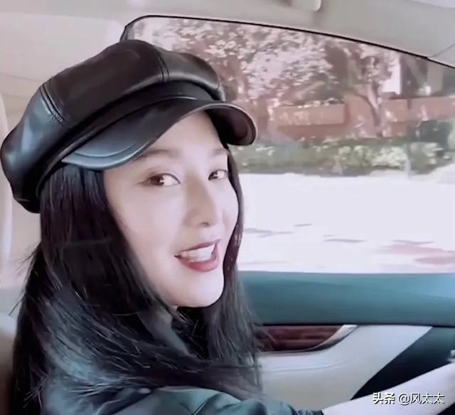 范冰冰分手后独自逛街照片曝光，左无名指钻戒亮了，范冰冰结婚了吗？