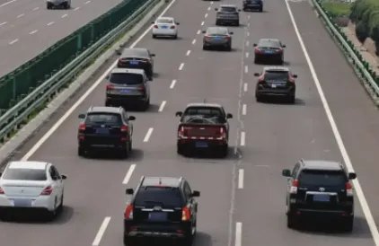 龟速行驶比超速行驶更可耻，你的看法是什么？