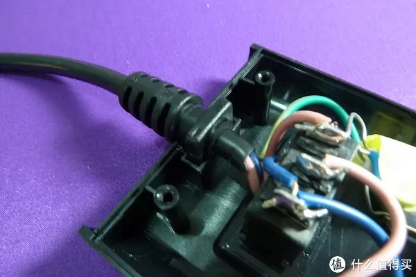 精益求精 突破自我——评测突破保镖系列六位插座