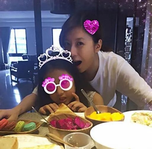 贾静雯晒大女儿照片很罕见 袒露只晒小女儿另有苦衷