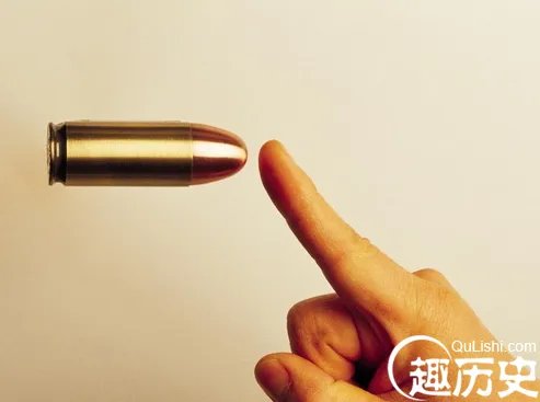 家藏子弹15年 都是迷信惹的祸擦枪走火后果严重