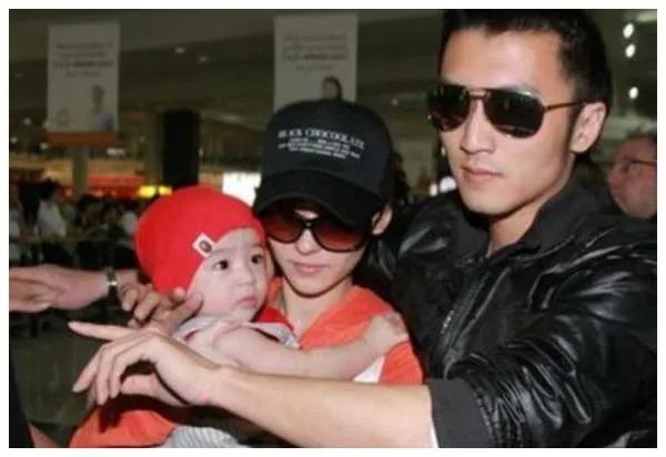 王菲谢霆锋复合六年没举办婚礼,背后的原因是什么?