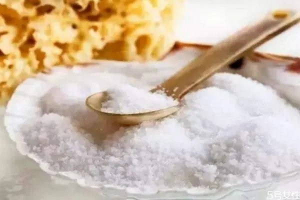 茶水弄到的衣服上怎么办 如何去除衣服上茶水