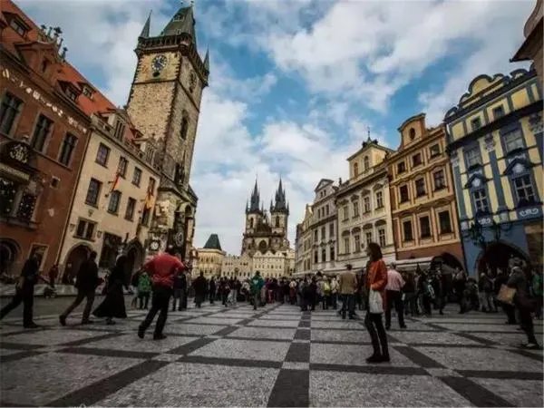 郭碧婷身处在向佐家庭里毫无地位，都是向佐妈妈说了算吗？