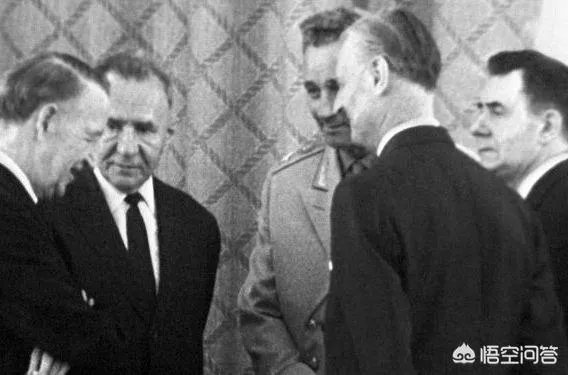 美国为什么不直接对伊朗发射核导弹呢?反正他无法拦截,也打击不到美本土?