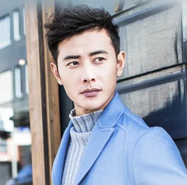 新三国里的皇帝是谁演的