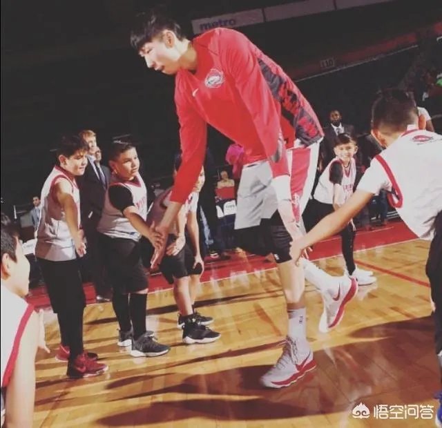 周琦职业生涯第一场季后赛得到2分1篮板怎么评价？