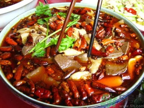 知名餐厅毛血旺里吃出烟头  餐厅的地址在哪？