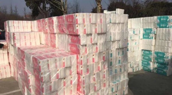 高校发卫生纸，27年只发女生，为何学校只发女生？