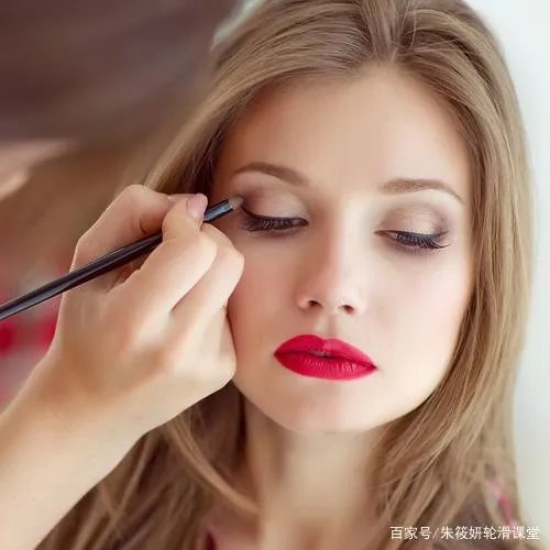 化妆和不化妆的皮肤差距