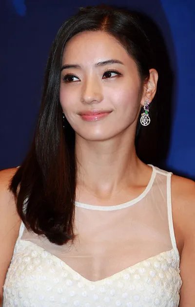 韩彩英整容前后对比 称自己平常心对待整容