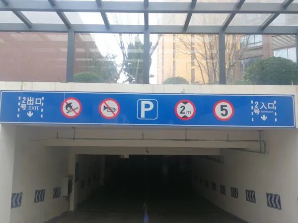 2012年10月10日出生的人是什么年？