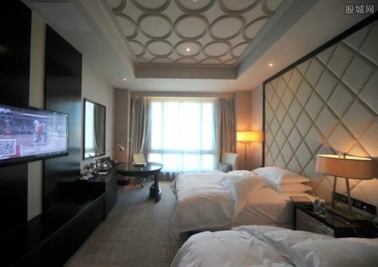 情侣遭敲门威胁 情侣要求酒店报警却遭到拒绝