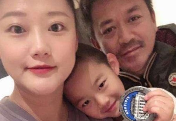 王学兵的现任妻子是谁?他们二人的年龄差距有多大?