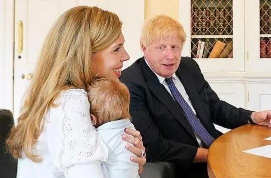 英首相被曝嫌工资低想辞职是怎么回事 英国首相一年薪资有多少