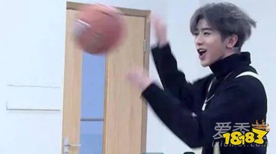 蔡徐坤打篮球是什么意思什么梗 在网络上面经常会被提起