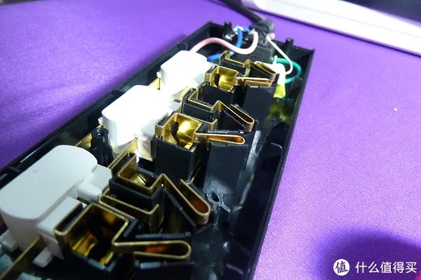 精益求精 突破自我——评测突破保镖系列六位插座