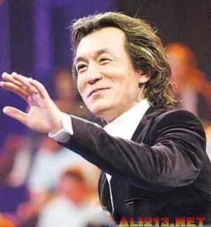 揭秘春晚主持人上位史 李思思男友是幕后推手