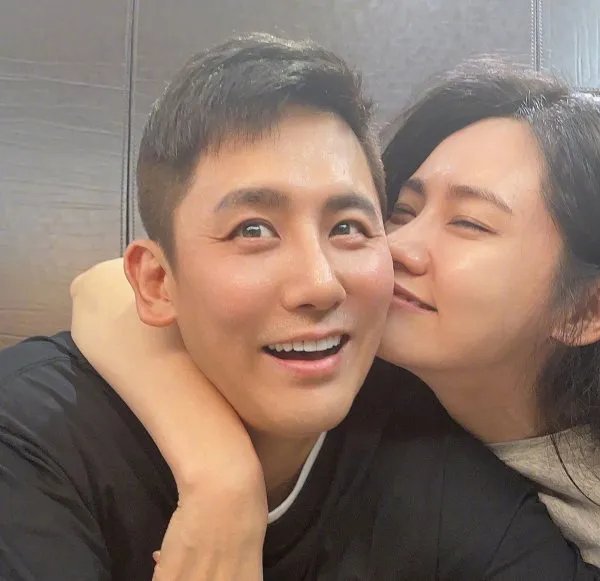 于晓光秋瓷炫晒新年合照,粉丝留言却让人太扫兴,发生了什么事?