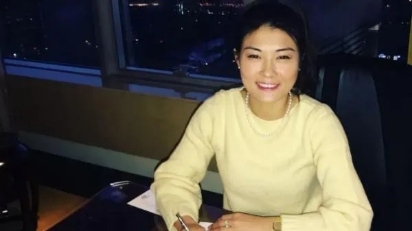 王飞加盟拜仁慕尼黑女子足球队是真的吗?