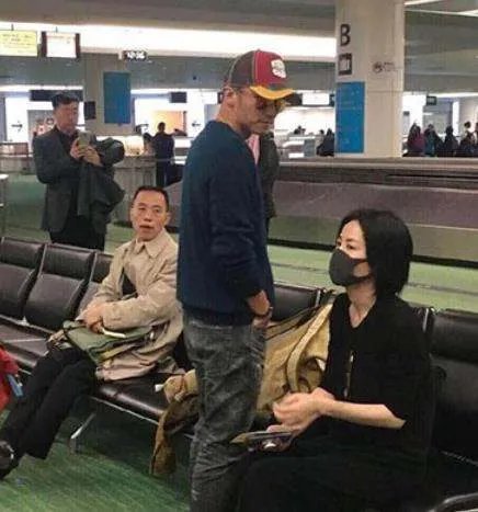 王菲绯闻不断,深夜现身李亚鹏住所后谢霆锋啥态度?