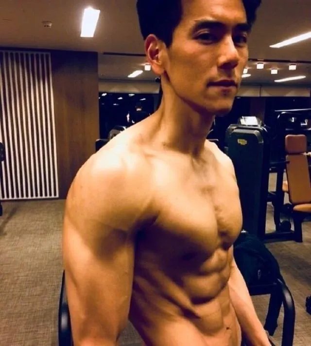 年近40的李栋旭,让人起鸡皮疙瘩的魔鬼身材,你爱了吗?