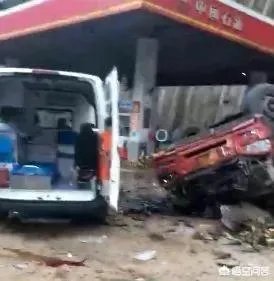 云南盐津发生交通事故，造成5人遇难8人受伤，几吨鱼从天而降是怎么回事？