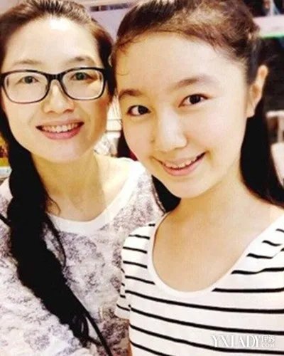 高君雨王俊凯握手图片“点读机女孩”高考真的考砸了吗?