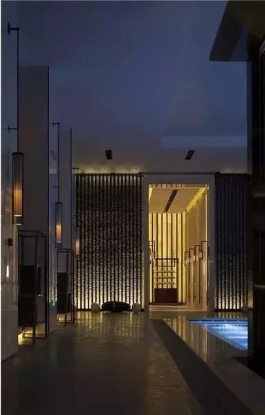 用如此摩登手法打造出来的魔术空间,要多酷有多酷!