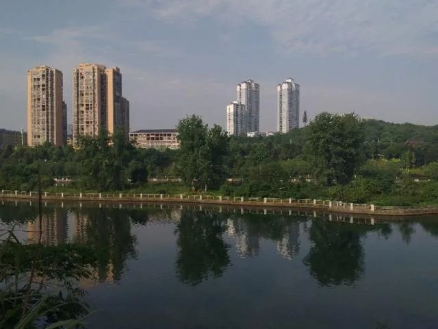 农村红白喜事都请客随礼的风俗是陋习吗?应不应该破除?