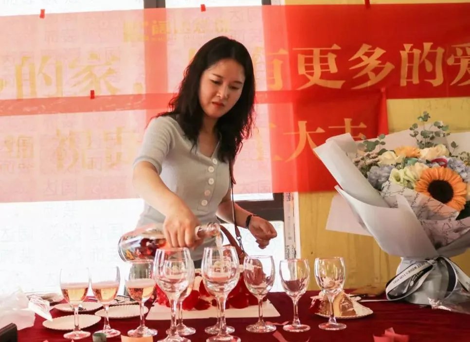 恭祝康悦别墅胡总尊宅开工大吉！