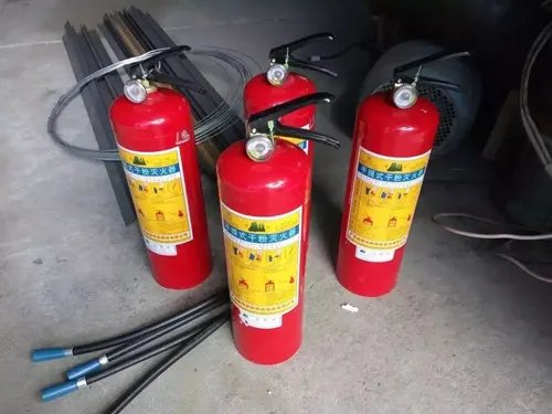 水基灭火器和干粉灭火器的区别有哪些