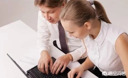 为什么夫妻两个不能在同一家公司上班？