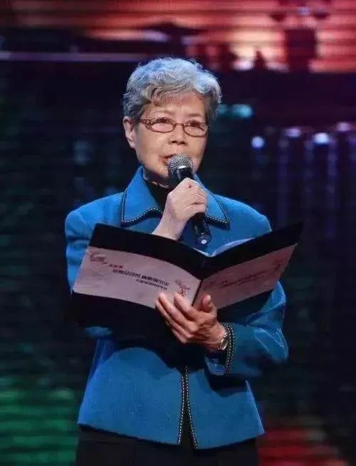 中国第一位电视播音员沈力去世,她生前培养出哪些播音员?