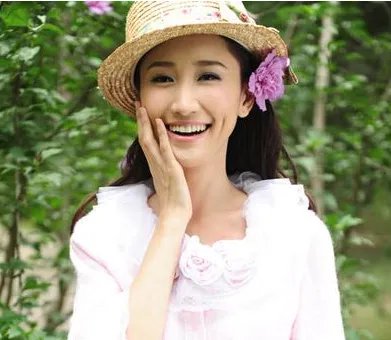 陈彦妃是怎么进入演艺圈的？