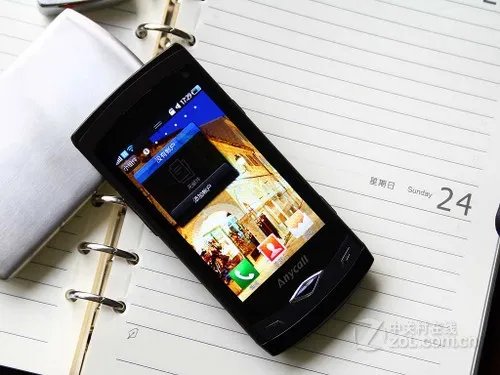 纤薄全面智能机 2GB三星S8500再降109元