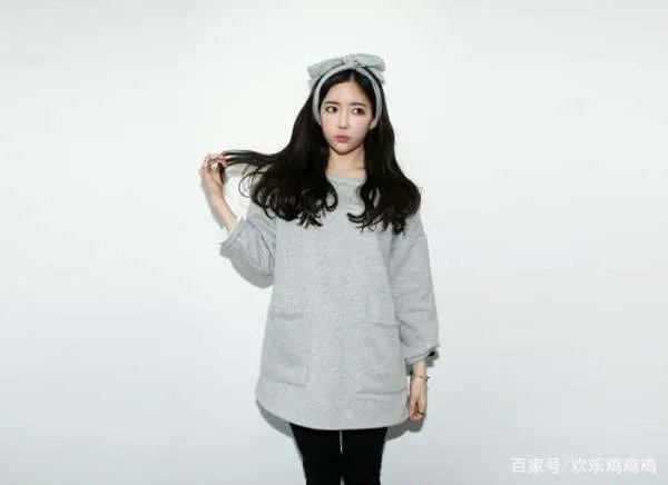 花蛇潘南奎如今落魄到去酒吧捞金，她整容前长什么样子呢？