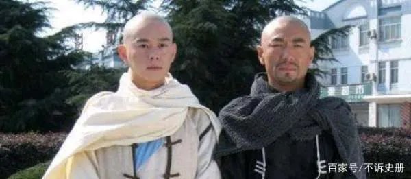 不带兵器的火手判官张召重和书剑中的常氏双侠,谁更强?