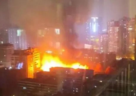 日本东京都多摩市一住宅楼发生火灾，造成2人死亡，目前当地情况如何？