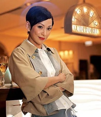 余安安照片分享 十五年婚姻破裂为养家糊口重出江湖