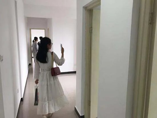 武汉一楼盘为何大学生打八折？